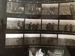 TÜRKİYE CUMHURİYETİ ESKİ BAŞBAKANI BÜLENT ECEVİT'İN 28 EYLÜL 1975 KIRIKKALE GEZİSİNDE ÇEKİLMİŞ ORİJİNAL AJANS-BASIN FOTOĞRAFI - 24 x 18 cm EBADINDA - TEK FOTOĞRAFTA 26 FARKLI KÜÇÜK KARE, HER BİR KARE 3,5 x 2,5 cm EBADINDA MİNİ BOYDADIR