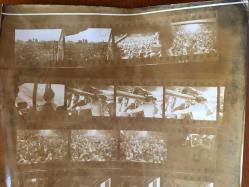 TÜRKİYE CUMHURİYETİ ESKİ BAŞBAKANI BÜLENT ECEVİT'İN 28 EYLÜL 1975 KIRIKKALE GEZİSİNDE ÇEKİLMİŞ ORİJİNAL AJANS-BASIN FOTOĞRAFI - 24 x 18 cm EBADINDA - TEK FOTOĞRAFTA 20 FARKLI KÜÇÜK KARE, HER BİR KARE 3,5 x 2,5 cm EBADINDA MİNİ BOYDADIR