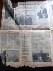 Zafer Atatürk Gazetesi - Turkish Newspaper - 10 Kasım 1953 - büyük adam yazan Türkan Baştuğ - Mustafa Kemal Atatürk'ün milli ve medeni his üzerindeki fikirleri Yazan Profesör Afet İnan - Anıtkabir'in son çekilmiş fotoğraflarından biri - Kılıç Ali'nin Ata'ya dair bir hatırası - cihanı kendine hayran eden büyük insan yazan Enver Behnan Şapolyo - ardından şiiri yazan Vasfi Mahir Kocatürk - Atatürk bugünkü Reisicumhur Ve o zamanki Başvekil Celal Bayar yanında olduğu halde bir uçak gösterisini takip ederken fotoğraf - Anıtkabir'e kitabe şiiri yazan İ. Safa Eskin - Demokrat Atatürk yazan Safaeddin Karanakçı - Hasan Rıza Soyak bir hatırasını anlatıyor - muhtelif zamanlarda muhtelif kıyafetlerle Atatürk fotoğraf - Aziz Atatürk'ün ebedi istirahatgahı olan anıtkabir'deki merasim sahasının umumi görünüşü - rakam rakam Anıtkabir'de yerleşim biçimi - cenaze alayının geçeceği yerleri gösteren kroki - bu sabah 8.30'da başlayacak büyük merasim nasıl cereyan edecek - yürüyüş sırası
