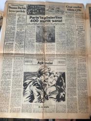 ZAFER GAZETESİ HAFTA SONU İLAVESİ DOĞUM GÜNÜ HEDİYESİ- 5 NİSAN 1953 - TURKİSH NEWSPAPER -Ester Williams-Ava Gardner-Deanna Durbin-Helene Curie-Greta Garbo-Silvana Mangano-Rita Gam-H. G. Wells-Jeanalı Charlotte-Mahir Canova-Kral Baudouin-Prenses Charlotte-Kraliçe Elizabeth-Said Günel- Ester Williams denizci oldu-Hayat bilginizi ölçün-Serbest Berlin Üniversitesi ve yaptığı mücadele-Yeni mayolar-Ava Gardner’ın şairlik tarafı-Deanna Durbin beyaz perdede-Paris’te gösterilen 400 asırlık sanat-Cinsi cazibe kraliçesi-Rita Gam için neler diyorlar-Kayıp kız kardeşini dans ederken buldu-Aşk incisi-Lüksemburg sarayındaki prensiye bir düğün töreni-Mahir Canova-Kraliçe Elizabeth’in taç töreni programı-1953 yüz modası-Seçme ecnebi karikatürleri