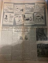 ZAFER GAZETESİ HAFTA SONU İLAVESİ DOĞUM GÜNÜ HEDİYESİ- 27 EYLÜL 1953 - TURKİSH NEWSPAPER -M. Montez-Elaine Stewart-Kral II. Pierre-Alexandra-Pierre Balmain-Sabiha Çeliker-Marilyn Monroe-Ida Lupino-Ana Özbay M. Montez’in tıpkı benzeri var-Elaine Stewart müteveffa yıldızla ikimiz gibi bir benzerliğe sahip-Modada yenilikler-Siyasetle meşgulmüş-Bir fantazi-Menfada başlayıp menfada sona eren şahane aşk romanı Kral II. Pierre eşi Alexandra’dan ayrıldı-Tıpkı bir masal gibi-Tiyatro Opera sanatkârlarımız Sabiha Çeliker-Okullarını görmeden seven öğrenciler var-Kadınların elleri mücevherleridir-Kadın diplomatlar-Kadınların protestosu Sanatkâr fıkraları-Haftanın ansiklopedisi Kral Aleksandr ve kraliçe Draga-Tarihin seyrini değiştiren balık Ringa diğio ile geçmeyelim-Aşık mı deli mi-Ismi tarihe geçecek olan cinsi cazibe kraliçesi Marilyn Monroe dünya çapındaki şöhretini nasıl temin etmiştir-Hem komedi hem dram artisti hem de rejisör-Ida Lupino’nun çekiciliği-Amerika’da 3 buutlu filmleri seyirciler