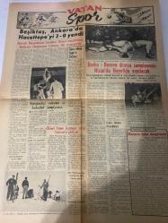VATAN GAZETESİ İLAVESİ DOĞUM GÜNÜ HEDİYESİ- 1 MART 1953 - TURKİSH NEWSPAPER -Menderes-Ozcan Ergüder-H. Von Kleist-O. Von Bismarck-Waka Ayako-Wakasiyo Tetsuro-Hideo Oba-Kintura Mitsuko-Dioko-Sano Miki-Esat Hamdun-Edgar Rice Burroughs Avrupalılar kuyruklu adama 50.000 dolar veriyorlar-Bunları bulabilecek misiniz-Kadın Moda Ev Harika perhiz-Çocuğunuzun boyu ne kadar uzayacak-1953 bahar modasına dair bazı havadisler-Birahane-Japonyada filmcilik ve yıldızları-Bilginizi yoklayınız-Nezle hakkında neler biliyorsunuz-Çapraz kelimeler-Dünyanın karikatürleri-Tarzan