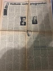 DÜNYA GAZETESİ PAZAR İLAVESİ DOĞUM GÜNÜ HEDİYESİ- 22 MART 1953 - TURKİSH NEWSPAPER -Anna Magnani-Susan Hayward-Mitzi Gaynor-Danny Kaye-Zeki Müren-Safiye Ayla-Horoz Hardi-Amet Hüsnü-Ester Williams-Jane Russell-J. Mason-Turhan Aker-Şehir Uşağı-Angèle Augier-Auguste-Vathek-Rauf Sezer-Franz Lukaszek-Feridun Lafaslı-TÜRKİYE(1)-YUNANİSTAN(0)-Altın Fayon filminde-Anna Magnani Şeker kız adı ile anılan Mitzi Gaynor-Evdeğiştirme uğurlumudur-Yıldızlar ansiklopedisi-60 yaşında dans hocası-Kadın Moda-Bahar ve yaz modasını hususiyetleriyle izah eden 35 model-Haftalık radyo programları-Dünya Mizah Tesadüfler-Miras-İstanbul akisleri Davulcu baba-Müşteri önünde emirle yumurtlayan tavuklar-Öldürten hastalık-Dünyanın en güzel çiçekleri nerededir?-Topuk feneri-Avrupada yeni bir havacılık sahası açılıyor-Dünya Spor-Türkiye Yunanistan karşılaşması-Beşiktaş Galatasaray bugün karşılaşıyor