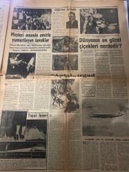 DÜNYA GAZETESİ PAZAR İLAVESİ DOĞUM GÜNÜ HEDİYESİ- 22 MART 1953 - TURKİSH NEWSPAPER -Anna Magnani-Susan Hayward-Mitzi Gaynor-Danny Kaye-Zeki Müren-Safiye Ayla-Horoz Hardi-Amet Hüsnü-Ester Williams-Jane Russell-J. Mason-Turhan Aker-Şehir Uşağı-Angèle Augier-Auguste-Vathek-Rauf Sezer-Franz Lukaszek-Feridun Lafaslı-TÜRKİYE(1)-YUNANİSTAN(0)-Altın Fayon filminde-Anna Magnani Şeker kız adı ile anılan Mitzi Gaynor-Evdeğiştirme uğurlumudur-Yıldızlar ansiklopedisi-60 yaşında dans hocası-Kadın Moda-Bahar ve yaz modasını hususiyetleriyle izah eden 35 model-Haftalık radyo programları-Dünya Mizah Tesadüfler-Miras-İstanbul akisleri Davulcu baba-Müşteri önünde emirle yumurtlayan tavuklar-Öldürten hastalık-Dünyanın en güzel çiçekleri nerededir?-Topuk feneri-Avrupada yeni bir havacılık sahası açılıyor-Dünya Spor-Türkiye Yunanistan karşılaşması-Beşiktaş Galatasaray bugün karşılaşıyor