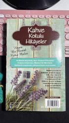 KAHVE KOKULU HİKAYELER - YAKAMOZ KİTAP - BİRİNCİ BASKI 2016 - AYRACINDA KÜÇÜK BİR KESE VAR FAKAT TUTAN UCU AÇILMIŞ FOTOĞRAFLARA BAKALIM LÜTFEN HALİYLE...