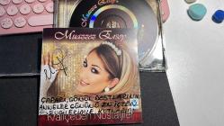 KRALİÇEDEN NOSTALJİLER - MUAZZEZ ERSOY - ŞARKICININ KENDİSİNİN 