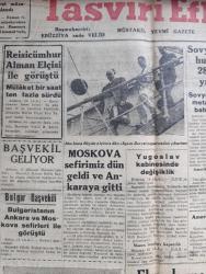 Tasviri Efkar Gazetesi - Turkish Newspaper - 16 Ağustos 1940 - İngiltere için dehşet haftası yazan Ebuzziya Zade Velid Başmakale - Reisicumhur İsmet İnönü Alman Elçisi İle görüştü - Moskova elçimiz Ali Haydar Aktay akşam Sovyet vapurundan çıkarken fotoğraf - başvekil Refik Saydam İstanbul'a geliyor - Sovyetler Fin hududuna 28 fırka yığdılar - Arnavutluk'ta İtalya'ya karşı isyan - bir Yunan harp gemisi batırıldı - İngiltere taarruza geçecek - ekmek meselesi belediye cezaları fırınlar arasında taksim ediliyor - İngiltere için dehşet haftası - Hitler Ordu erkanı ile görüştü - Alman hava taarruzuna en çok maruz kalan İngiliz şehirlerinden Liverpool fotoğraf - İsmet İnönü'nün köylülerle hasbihali - Orhan Seyfi'nin söyledikleri konuşan Kandemir - at yarışlarının sonu - hikaye bir sanat sırrı yazan Mahmut Yesari Yazı Dizisi - halk plajından para alınmayacak - Türk şehri neydi ne olmalıdır yazan Hilmi Ziya Ülken - yüzme teşvik müsabakaları - Tuzla İçmeleri - Poker tıraş bıçakları - Yeni kolej