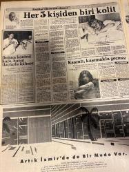 HAFTA SONU GAZETESİ DOĞUM GÜNÜ HEDİYESİ  ( Turkish Newspaper ) - 16 EYLÜL 1983 - TAM TAKIM 12 SAYFADIR -Hülya Koçyiğit-Melek Koçyiğit-Emel Sayın-Ajda Pekkan-Hülya Tuğlu-Faruk Peker-Hülya Avşar-Adnan Şenses-Kadir İnanır-Ümit Tokcan-Azra Balkan-Feride Karaca-Nükhet Duru-Bircan Bali-Ajda Pekkan-Orhan Gencebay-Türkan Şoray-Cihan Ünal-Ümit Besen-Hülya Avşar-İbrahim Tatlıses-Türkan Şoray-Cihan Ünal-Sevim Emre-Hülya Avşar-Ahu Tuğba Koçyiğitler’de ölüm trafiği-Anne Koçyiğit ölü gibi-Melek Koçyiğit için çifte nöbet-Ona bir şey olursa ben de ölürüm-Görünüşte dostluk-Mayolarda savaş-İlk giyen kim-Çıldırtan yakınlık-Güzele ne yaramaz-Malınız ve canınız İbo’nun güvencesinde-Süha Bey tuttuğunu altın ediyor-Sünnetçide barıştılar-Çıplak kardeşler-Devlerin gecesi-Kocasını kendi elleriyle kadınlaştıran kadın-Ahu’nun da gorilleri var-Sanat dünyası yılın aşkını yargılıyor-Bir gizli nikah ve dört bilinmeyen-Artık kaçmıyorlar