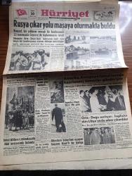 Hürriyet Gazetesi -  Turkish Newspaper - 20 Temmuz 1958 - Rusya çıkar yolu masaya oturmakta buldu - Kruşçef bir Yıldırım mesajı ile konferansın 22 temmuz'da Cenevre'de toplanmasını istedi - Amerikan deniz piyadeleri Lübnan'a böyle çıktılar fotoğraflar - Doktor Fazıl Küçük Kıbrıs'a Türk birliklerinin gelmesini istedi - Lefkoşa'da EOKA'ya karşı Türk kadınları gösteri yaptı fotoğraf - Amerika Avrupa'ya hususi tarzda hazırlanmış tümenler gönderiyor - Ortadoğu sarılıyor İngilizler Dün libya'ya kadar asker çıkardılar - ordinaryus profesör Tahir Taner'in açıklaması - İsmet İnönü iktidara iç münakaşada itidal tavsiyesinde bulundu - İstanbul'da bugün bu gece sinema ve tiyatro programı - Zeki Müren Tepebaşı bahçesinde - Ingrid Bergman ile Rosselini boşandı fotoğraf - Mediha Demirkıran Büyükdere beyazparkta - futbol federasyonunun dünkü Yeni kararı ile Türkiye ligi Bu yıl yapılacak - Fenerbahçe Defterdar maçı fotoğraf - Kınalı Burgaz iddialı futbol karşılaşması bugün yapılıyor - atletizm Bayramı