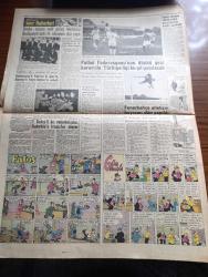 Hürriyet Gazetesi -  Turkish Newspaper - 20 Temmuz 1958 - Rusya çıkar yolu masaya oturmakta buldu - Kruşçef bir Yıldırım mesajı ile konferansın 22 temmuz'da Cenevre'de toplanmasını istedi - Amerikan deniz piyadeleri Lübnan'a böyle çıktılar fotoğraflar - Doktor Fazıl Küçük Kıbrıs'a Türk birliklerinin gelmesini istedi - Lefkoşa'da EOKA'ya karşı Türk kadınları gösteri yaptı fotoğraf - Amerika Avrupa'ya hususi tarzda hazırlanmış tümenler gönderiyor - Ortadoğu sarılıyor İngilizler Dün libya'ya kadar asker çıkardılar - ordinaryus profesör Tahir Taner'in açıklaması - İsmet İnönü iktidara iç münakaşada itidal tavsiyesinde bulundu - İstanbul'da bugün bu gece sinema ve tiyatro programı - Zeki Müren Tepebaşı bahçesinde - Ingrid Bergman ile Rosselini boşandı fotoğraf - Mediha Demirkıran Büyükdere beyazparkta - futbol federasyonunun dünkü Yeni kararı ile Türkiye ligi Bu yıl yapılacak - Fenerbahçe Defterdar maçı fotoğraf - Kınalı Burgaz iddialı futbol karşılaşması bugün yapılıyor - atletizm Bayramı