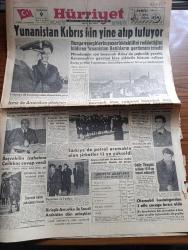 Hürriyet Gazetesi -  Turkish Newspaper - 9 Şubat 1957 - Yunanistan Kıbrıs için yine atıp tutuyor - Rusya ve peyklerin pazarlık teklifini reddettiğini bildiren Yunanistan batılıların yardımını istedi - tokyo'ya ilk bombayı atan Amerikalı pilot General Doolittle fotoğraf - Osman Bölükbaşı dün yaptığı 35 dakikalık hasbihal sırasında fotoğraf - başvekili Adnan Menderes'in izahatını Fethi Çelikbaş cevap verdi - Türkiye'de petrol aramakta olan şirketler 12'ye yükseldi - devamlı sise rağmen İstanbul dün bir Aralık Bahar havasına büründü fotoğraf - edebi sohbetler yazan Nihat Sami Banarlı - Dolmabahçe stadı arkasında bir yüzme havuzu yapılacak - Bursa'da volfram madeni işletilecek - Perihan Altındağ Sözeri kristal gazinosu'nda - aşk ve macera romanı esir kuş yazan Kerime Nadir yazı dizisi - Sabite Tur bebek Gazinosunda - Lig lideri Galatasaray lig sonuncusu Beyoğlusporla  saat 14.45'te oynuyor fotoğraf - Karagümrük Eyüp bugün oynuyorlar - Federasyon Kupası voleybol maçları -Fenerbahçe'nin maçı