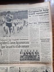 Hürriyet Gazetesi -  Turkish Newspaper - 9 Şubat 1957 - Yunanistan Kıbrıs için yine atıp tutuyor - Rusya ve peyklerin pazarlık teklifini reddettiğini bildiren Yunanistan batılıların yardımını istedi - tokyo'ya ilk bombayı atan Amerikalı pilot General Doolittle fotoğraf - Osman Bölükbaşı dün yaptığı 35 dakikalık hasbihal sırasında fotoğraf - başvekili Adnan Menderes'in izahatını Fethi Çelikbaş cevap verdi - Türkiye'de petrol aramakta olan şirketler 12'ye yükseldi - devamlı sise rağmen İstanbul dün bir Aralık Bahar havasına büründü fotoğraf - edebi sohbetler yazan Nihat Sami Banarlı - Dolmabahçe stadı arkasında bir yüzme havuzu yapılacak - Bursa'da volfram madeni işletilecek - Perihan Altındağ Sözeri kristal gazinosu'nda - aşk ve macera romanı esir kuş yazan Kerime Nadir yazı dizisi - Sabite Tur bebek Gazinosunda - Lig lideri Galatasaray lig sonuncusu Beyoğlusporla  saat 14.45'te oynuyor fotoğraf - Karagümrük Eyüp bugün oynuyorlar - Federasyon Kupası voleybol maçları -Fenerbahçe'nin maçı