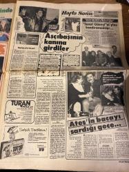 HAFTA SONU GAZETESİ DOĞUM GÜNÜ HEDİYESİ  ( Turkish Newspaper ) - 13 OCAK 1984 - TAM TAKIM 12 SAYFADIR -Hülya Koçyiğit-Tarık Akan-Kadir İnanır-Türkan Şoray-Rüçhan Adlı-Nazan Şoray-Zeynep Aksu-Lisa Gaye-Nigar Uluerer-Filiz Akın-Zeki Müren-Necati Ateş-Haldun Kutlu-Şelen Büke-Yener Ateş-Hülya Avşar-Emel Sayın-Recep Kaymak Hülya için 2. kanser korkusu-1979 yılında sağlık kaygısıyla çıktığı geziyi tekrarlıyor-Hülya Koçyiğit ölüme mi gidiyor?-Hastalık üstüne hastalık… Dert üstüne dert…-Baba-kız için çileli bekleyiş-Çökmüş… Bitmiş… Erimiş…-Ajda uğruna Tarık-Kadir savaşı-Rüçhan Adlı’nın efendiliği-Nazan Şoray’ı ağlatan paket-Güzele ne yakışmaz-Nigar Uluerer’in evinde köpek düğünü-Filiz Akın gözleri yaşlı gitti-Aşçıbaşının kanına girdiler-“Sanat Güneşi”ni yine kandıramadılar-Veda gecesi-Hülya Avşar’dan “köşeyi dönme” sanatı-Recep Kaymak felakete gidiyor Londra yolculuğu en son buluşma-Yeşilçam’da iki “Süperstar” için oyun üstüne oyun sergiliyorlar-Rüçhan Adlı ünlü yıldıza jestlerin en büyüğünü y