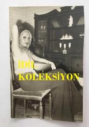 OYA GERMAN'IN ORİJİNAL FOTOĞRAFI 18 x 12 cm EBADINDA - OYA GERMAN EVİNDE POZ VERİRKEN ÇEKİLMİŞ BİR KARE