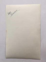 OYA GERMAN'IN ORİJİNAL FOTOĞRAFI 18 x 12 cm EBADINDA - OYA GERMAN EVİNDE POZ VERİRKEN ÇEKİLMİŞ BİR KARE