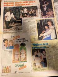 HAFTA SONU GAZETESİ DOĞUM GÜNÜ HEDİYESİ  ( Turkish Newspaper ) - 5 AĞUSTOS 1983 - TAM TAKIM 12 SAYFADIR -Muazzez Abacı-Ajda Pekkan-Ayten Gökçer-Zülfü Livaneli-Tarık Akan-Gülden Karaböcek-Alpay-Zerrin Özer-Oya Aydoğan-Güngör Bayrak-Kudret Şandra-Ahmet Özhan-Kuzey Vargın-Franco Nero-Neriman Uğurlu-Suha Özgermi-Vedat Araz-Kamil Başaran-Sami Başaran Bu evi Muazzez Abacı’ya kim aldı?-Kızım için yaşıyorum Kızım için yaşayacağım-Ajda’nın ağladığı gece-Ve yağmurdan sonra-Zülfü ile İstanbul sokaklarında-Güzele ne yakışmaz-Zeki Müren Şov-Gâvur Dağları’nda gâvur işkencesi-Oğlum için savaşırım-İşte yeni baştan yaratılan Zerrin-Gazino operasyonu-Oya Aydoğan için silahlar konuştu-Bu yuva Güngör Bayrak yüzünden yıkıldı-Bizim James Dean’e yazık oldu-Hacı hacıya fena kızdı Hayatında ilk kez bir yuvaya sahip olmanın mutluluğunu yaşıyor-20 milyonu gözünü kırpmadan sayan bir hovarda mı yoksa Abacı’nın dördüncü kez evleneceği adam mı?-Bu gözyaşları ne zaman dinecek?-Bu da sevgi sağanağı-Polislerle hatıra f