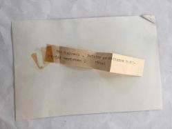 TÜRK HALK MÜZİĞİ SANATÇISI YILDIRAY ÇINAR'IN ORİJİNAL 2'Lİ FOTOĞRAF SETİ - 18 x 12 cm EBADINDA - YILDIRAY ÇINAR SAHNE ALDIĞI KONSERDE TÜRKÜ OKUDUĞU SIRADA KENDİSİNE BİR BUKET ÇİÇEK GETİREN HAYRANINDAN ÇİÇEKLERİ ALIRKEN ÇEKİLMİŞ 2 FARKLI KARE