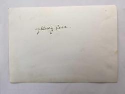 TÜRK HALK MÜZİĞİ SANATÇISI YILDIRAY ÇINAR'IN ORİJİNAL 3'LÜ FOTOĞRAF SETİ - 18 x 12 cm EBADINDA - YILDIRAY ÇINAR, KIBRIS BARIŞ HAREKATI SONRASINDA TRT EKİBİYLE BİRLİKTE KIBRIS'A GİDİP ŞEHİT ÇOCUKLAR YARARINA KONSER VERDİ. YILDIRAY ÇINAR MÜCAHİTLERLE BİRLİKTE ATIŞ TALİMİ YAPARKEN ve SAZ ÇALIP TÜRKÜ OKURKEN ÇEKİLMİŞ 3 FARKLI KARE