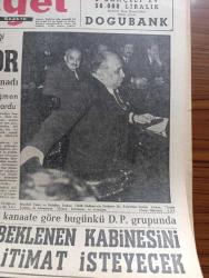 Hürriyet Gazetesi - Turkish Newspaper - 6 Aralık 1955 - dün yaptığı basın toplantısını 50 gazetecinin takip ettiği  Vali Fahrettin Kerim Gökay ayrılıyor - İstanbul valisi ve belediye başkan vekili ordinaryus Profesör Fahrettin Kerim Gökay basın kuşları ile konuşarak Gökay bilmecesini çözerken fotoğraf - Tevzi edilmek üzere 30 bin ton zeytinyağı geldi fotoğraf - mısır'dan kamyon kauçuk tops çuval ve yedek parça alıyoruz - elektrikli trenler eskilerden farksız - Demokrat Parti mebusları da meclise yeni bir seçim kanunu getiriyor - Mükerrem Sarol'un Demokrat partiden ihracı çıkmaza giriyor fotoğraf - Kısıklı soygunu - yavru kurtlar fotoğraf - aşk ve macera romanı Yasak Rüya çizen Faruk Geç - kalbimin kadınları yazan A.J. Cronin Yazı Dizisi - Hitleri ben yaktım yazan Heinz Linge Yazı Dizisi - Muammer Karaca'nın Cibali Karakolu - Turgay Şeren Ordu takımıyla pakistan'a gidecek fotoğraf - Beşiktaş bir Alman takımı getirtiyor - İngiltere lig maçları - milli namzetler çalışırken fotoğraf