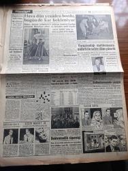 Hürriyet Gazetesi - Turkish Newspaper - 6 Aralık 1955 - dün yaptığı basın toplantısını 50 gazetecinin takip ettiği  Vali Fahrettin Kerim Gökay ayrılıyor - İstanbul valisi ve belediye başkan vekili ordinaryus Profesör Fahrettin Kerim Gökay basın kuşları ile konuşarak Gökay bilmecesini çözerken fotoğraf - Tevzi edilmek üzere 30 bin ton zeytinyağı geldi fotoğraf - mısır'dan kamyon kauçuk tops çuval ve yedek parça alıyoruz - elektrikli trenler eskilerden farksız - Demokrat Parti mebusları da meclise yeni bir seçim kanunu getiriyor - Mükerrem Sarol'un Demokrat partiden ihracı çıkmaza giriyor fotoğraf - Kısıklı soygunu - yavru kurtlar fotoğraf - aşk ve macera romanı Yasak Rüya çizen Faruk Geç - kalbimin kadınları yazan A.J. Cronin Yazı Dizisi - Hitleri ben yaktım yazan Heinz Linge Yazı Dizisi - Muammer Karaca'nın Cibali Karakolu - Turgay Şeren Ordu takımıyla pakistan'a gidecek fotoğraf - Beşiktaş bir Alman takımı getirtiyor - İngiltere lig maçları - milli namzetler çalışırken fotoğraf