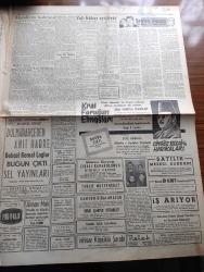 Hürriyet Gazetesi - Turkish Newspaper - 6 Aralık 1955 - dün yaptığı basın toplantısını 50 gazetecinin takip ettiği  Vali Fahrettin Kerim Gökay ayrılıyor - İstanbul valisi ve belediye başkan vekili ordinaryus Profesör Fahrettin Kerim Gökay basın kuşları ile konuşarak Gökay bilmecesini çözerken fotoğraf - Tevzi edilmek üzere 30 bin ton zeytinyağı geldi fotoğraf - mısır'dan kamyon kauçuk tops çuval ve yedek parça alıyoruz - elektrikli trenler eskilerden farksız - Demokrat Parti mebusları da meclise yeni bir seçim kanunu getiriyor - Mükerrem Sarol'un Demokrat partiden ihracı çıkmaza giriyor fotoğraf - Kısıklı soygunu - yavru kurtlar fotoğraf - aşk ve macera romanı Yasak Rüya çizen Faruk Geç - kalbimin kadınları yazan A.J. Cronin Yazı Dizisi - Hitleri ben yaktım yazan Heinz Linge Yazı Dizisi - Muammer Karaca'nın Cibali Karakolu - Turgay Şeren Ordu takımıyla pakistan'a gidecek fotoğraf - Beşiktaş bir Alman takımı getirtiyor - İngiltere lig maçları - milli namzetler çalışırken fotoğraf