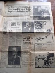 Hürriyet Pazar Extra Gazetesi - Turkish Newspaper - 10 Kasım 1963 - Fahrettin Altay o günü anlatıyor - Batmayan Güneş - Atatürk Dolmabahçe sarayı'nın bahçesinde fotoğraf - dolmabahçe'de ebedi uykusunda fotoğraf - Atatürk'ün idam fermanı fotoğraf - karar vermiştik cenaze namazı sarayda kılınacaktı - olur sultanım siz sadece emredin biz o haini idama bile mahkum ederiz yazan Metin Soysal - Damat Ferit - Atatürk'ü giydirenler anlatıyor - gömlekçisi Petro Martino anlatıyor fotoğraf - Atatürk'ün terzisi Jan Pilüris fotoğraf - giyimde kuşamda ifrata kaçmaz fanteziyi severdi - Atatürk'ün kunduracısı  Onufri Karkilidis fotoğraf - Atatürk'ün kullandığı iki marka yazan Mithat Sertoğlu - Büyük kurtarıcıya ait 3 hatıra - dünya basını Atatürk için neler yazmıştı - Doktor Nazım Şakir anlatıyor Sakarya muharebesi'ne giderken üç kaburga kemiği de kırıktı - milli mücadelenin ilk günlerinde Atatürk Çerkes Ethem ve Kazım Özalp yanyana fotoğraf - Atatürk Denizi çok severdi fotoğraf - Kurtuluş mücadelesi
