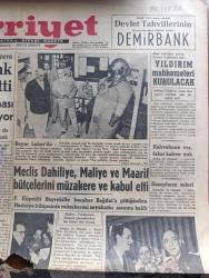 Hürriyet Gazetesi - Turkish Newspaper - 24 Şubat 1955 - başvekil Adnan Menderes ani olarak uçak ile bağdat'a hareket etti - Türkiye Irak müdafaa antlaşması - körler mektebine yerleştirilen Hüseyin Yalman'a hediye fotoğraf - Celal Bayar Lahorda fotoğraf - Yıldırım mahkemeleri kurulacak - Türkiye Irak antlaşması ve Amerika - Meclis Dahiliye Maliye ve Maarif bütçelerini müzakere ve kabul etti - Avrupa'da kış fotoğraf - Bir zelzele heyeti Çanakkale'ye gitti - arkadaşımız Ahmet ihsan'ın meslek hayatındaki 30. yılını hep beraber kutladık fotoğraf - İstanbul üniversitesi'nde boş 49 asistanlık var - Dedektif Nik'in maceraları çizgi roman - Gümrük ve İnhisarlar vekili Emin Kalafat'ın bir mektubu - İtalya'nın en meşhur karnavalı Gina Lollobrigida kağıttan heykeli geçiriliyor fotoğraf - hususi Dedektif bürosu kuruldu - Hürriyet haftanın karikatürü - İstanbul gazetecilerinin bahçeli ev ikramiyeli büyük eşya piyangosu - Fatoş karikatür - Güngörmüşler karikatür - Gökler hakimi Gordon karikatür