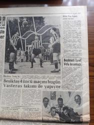 Hürriyet Gazetesi - Turkish Newspaper - 24 Temmuz 1957 - Osman Bölükbaşı Dün tahliye edildi - Osman Bölükbaşı Dün tahliye edildikten sonra Ankara merkez cezaevinin önünde kendisini karşılayanlar arasında fotoğraf - 5 yaşındaki Ayşegül Osman bölükbaşı'nın tahliye edileceğini rüyada görmüş - Keskin ağırcezası  Müddeiumumi Lütfü Sağlat aza Halil Özveren Reis Sırrı Kalaycıoğlu ve Aza Nihat Sağın Alp fotoğraf - Atatürk üniversitesinin temeli Dün Erzurum'da törenle atıldı - Reisicumhur Celal Bayar dün gümüş bir pala ile Erzurum'da Atatürk üniversitesinin temeline ilk harcını koyarken yanında Adnan Menderes fotoğraf - dahiliye vekili Namık Gedik dün halde fiyatları tetkik ederken - Türkiye Kıbrıs'ı Taksim tezinden dönmüyor - ikimizin erkeği yazan Vicki Baum Yazı Dizisi - Hürriyet şehitleri için tören yapıldı fotoğraf - Amerikalı iş adamları Ankara'da dün bir basın toplantısı yaptı fotoğraf  - Karagöz hokkabaz skeç elektrikli kukla Hakkı Molla - Beşiktaş İsveç'te - 19 Mayıs stadı açılıyor