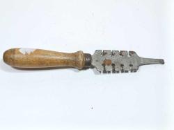 K104----ESKİ TESTERE KİLİDİ VE TORNAVİDA EL ALETİ