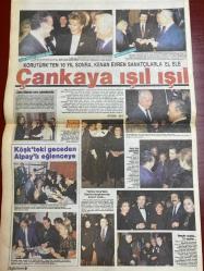 HAFTA SONU GAZETESİ DOĞUM GÜNÜ HEDİYESİ  ( Turkish Newspaper ) - 13 OCAK 1989  - TAM TAKIM 8 SAYFADIR - Mine Manavoğlu-Belgin Güven-Murat Sporel-Emel Sayın-Kenan Evren-Orhan Gencebay-Sevim Emre-Naci Ekşi-Deniz Uğur-Samime Sanay-Turgut Erdem-Kaya Erdem-Özlem Onursal-Hamit Yıldırım-Ayşen Erğan-Nigar Uluer-Fuat Güner-Özkan Uğur-Emrah-Nazo Göl-Nezihe Göl-Eda Eren-Filiz Akerman-Bahar Özkan-Nilgün Saray-Begüm Beşer-Deniz Akbulut-Necdet Ulucan-Metin Poyraz-Seida Bağcan-Ahmet Kaya Utanç podyumu-Boşanmayla gelen ihanet-Lanetlenen çift-Çankaya ışıl ışıl-Başkan’a seksi şov-Sette Sevim Emre paniği-Aç kalmamak için boşanıyor-Kaya Erdem’e gelin olmayacağım-Öfkeli sevgiliden ikinci dayak-Beni yakan komikler-Gırtlak antrenmanı-Emrah artık tam erkek-Zoraki barış-Kardeş dayanışması-Baba’dan çarptığını aşığına yediriyor-Devrimcilerin ağız dalaşı-Fenerbahçe mahkemelik