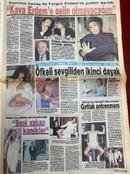 HAFTA SONU GAZETESİ DOĞUM GÜNÜ HEDİYESİ  ( Turkish Newspaper ) - 13 OCAK 1989  - TAM TAKIM 8 SAYFADIR - Mine Manavoğlu-Belgin Güven-Murat Sporel-Emel Sayın-Kenan Evren-Orhan Gencebay-Sevim Emre-Naci Ekşi-Deniz Uğur-Samime Sanay-Turgut Erdem-Kaya Erdem-Özlem Onursal-Hamit Yıldırım-Ayşen Erğan-Nigar Uluer-Fuat Güner-Özkan Uğur-Emrah-Nazo Göl-Nezihe Göl-Eda Eren-Filiz Akerman-Bahar Özkan-Nilgün Saray-Begüm Beşer-Deniz Akbulut-Necdet Ulucan-Metin Poyraz-Seida Bağcan-Ahmet Kaya Utanç podyumu-Boşanmayla gelen ihanet-Lanetlenen çift-Çankaya ışıl ışıl-Başkan’a seksi şov-Sette Sevim Emre paniği-Aç kalmamak için boşanıyor-Kaya Erdem’e gelin olmayacağım-Öfkeli sevgiliden ikinci dayak-Beni yakan komikler-Gırtlak antrenmanı-Emrah artık tam erkek-Zoraki barış-Kardeş dayanışması-Baba’dan çarptığını aşığına yediriyor-Devrimcilerin ağız dalaşı-Fenerbahçe mahkemelik