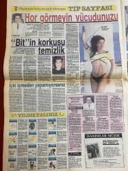 HAFTA SONU GAZETESİ DOĞUM GÜNÜ HEDİYESİ  ( Turkish Newspaper ) - 13 OCAK 1989  - TAM TAKIM 8 SAYFADIR - Mine Manavoğlu-Belgin Güven-Murat Sporel-Emel Sayın-Kenan Evren-Orhan Gencebay-Sevim Emre-Naci Ekşi-Deniz Uğur-Samime Sanay-Turgut Erdem-Kaya Erdem-Özlem Onursal-Hamit Yıldırım-Ayşen Erğan-Nigar Uluer-Fuat Güner-Özkan Uğur-Emrah-Nazo Göl-Nezihe Göl-Eda Eren-Filiz Akerman-Bahar Özkan-Nilgün Saray-Begüm Beşer-Deniz Akbulut-Necdet Ulucan-Metin Poyraz-Seida Bağcan-Ahmet Kaya Utanç podyumu-Boşanmayla gelen ihanet-Lanetlenen çift-Çankaya ışıl ışıl-Başkan’a seksi şov-Sette Sevim Emre paniği-Aç kalmamak için boşanıyor-Kaya Erdem’e gelin olmayacağım-Öfkeli sevgiliden ikinci dayak-Beni yakan komikler-Gırtlak antrenmanı-Emrah artık tam erkek-Zoraki barış-Kardeş dayanışması-Baba’dan çarptığını aşığına yediriyor-Devrimcilerin ağız dalaşı-Fenerbahçe mahkemelik