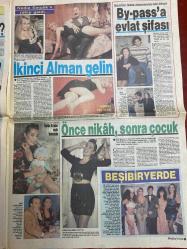HAFTA SONU GAZETESİ DOĞUM GÜNÜ HEDİYESİ  ( Turkish Newspaper ) - 16 ŞUBAT 1990  - TAM TAKIM 8 SAYFADIR - Emrah-Meltem Sezen-Yüksel Uzel-Sami Aksu-Christine Keeler-John Profumo-Nadia Smolik-Monika Feldt-Seda Sayan-Nuri Sesigüzel-Filiz Orman-Meral Zeren-Suna Yıldızoğlu-Atilla Kaya-Bülent Ersoy-Hakan Ural-Turan Çevik-Hüner Coşkuner-Burhan Çaçan Emrah’ın yatak maceraları-Meltem’e iğrenç teklif-Grup sekse davet-Genç kızları uyarıyor-Buyurun hükümet skandalına-Yüksel Uzel’in yakışıklısı-Bebek yüzlü bebek bekliyor-İkinci Alman gelin-By-pass’a evlat şifası-Once nikah sonra çocuk-Beşibiryerde-Gidişat kötü-Urfalı türkücü fena çarpıldı-İntikam şovu-Kurşunlanan sevgiliye mahpushane şarkıları-Aman Bülent dikkat-Nafaka podyumda-Nöbetleşe ısınıyorlar-Turan Çevik dosyası-Mutluluk patlaması-Seksi takipçi
