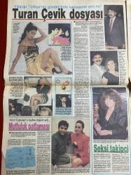HAFTA SONU GAZETESİ DOĞUM GÜNÜ HEDİYESİ  ( Turkish Newspaper ) - 16 ŞUBAT 1990  - TAM TAKIM 8 SAYFADIR - Emrah-Meltem Sezen-Yüksel Uzel-Sami Aksu-Christine Keeler-John Profumo-Nadia Smolik-Monika Feldt-Seda Sayan-Nuri Sesigüzel-Filiz Orman-Meral Zeren-Suna Yıldızoğlu-Atilla Kaya-Bülent Ersoy-Hakan Ural-Turan Çevik-Hüner Coşkuner-Burhan Çaçan Emrah’ın yatak maceraları-Meltem’e iğrenç teklif-Grup sekse davet-Genç kızları uyarıyor-Buyurun hükümet skandalına-Yüksel Uzel’in yakışıklısı-Bebek yüzlü bebek bekliyor-İkinci Alman gelin-By-pass’a evlat şifası-Once nikah sonra çocuk-Beşibiryerde-Gidişat kötü-Urfalı türkücü fena çarpıldı-İntikam şovu-Kurşunlanan sevgiliye mahpushane şarkıları-Aman Bülent dikkat-Nafaka podyumda-Nöbetleşe ısınıyorlar-Turan Çevik dosyası-Mutluluk patlaması-Seksi takipçi