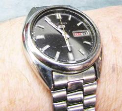 ViNTaGe SEİKO-5 Automatic KOL SAATİ.......SiYaH KaDRaN