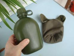 BEZ KILIFLI ASKERİ MATARA ( YEŞİL / PLASTİK MATARA )