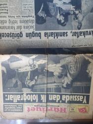 Hürriyet Gazetesi - Turkish Newspaper - 10 Ekim 1960 - Yassıada'dan  ilk fotoğraflar  - Adnan Menderes terliyor ama sıcaktan değil fotoğraf - avukatlar sanıklarla Bugün görüşecek - Celal Bayar dalgın ve düşünceli fotoğraf - Devlet malzeme ofisi umum müdürü Talat Kızılviranoğlu tevkif edemez edildi - Cemal Gürsel pazarı dostlarıyla geçirdi - İstanbul'da bugün bu gece sinema tiyatro programı - Beşiktaş dünkü maçta da Ankaragücü'nü yendi - yüzme yarışmalarında Dün de üç yeni Türkiye rekoru kırıldı - İzmir'de Kasımpaşa izmirspor'u yendi - Vefa 2 Adanademirspor 2 - Onlarla bir yıl yazan Arif Özgen - Adnan Menderes Radyo gazetesinin sözlerini her gün not ettirdi - Marilyn Monroe ile kocası arasında ne var fotoğraf - Yassıada tarihi duruşması önümüzdeki cuma günü saat 9.30'da itibaren başlayacak fotoğraf - Türkçe ezan okuyacak müezzine mani olundu - Beş kulüp basıldı 90 kumarbaz tutuldu - Yassıada resimleri hazineye 298 bin lira gelir kazandırdı - Refik Koraltan kantinde fotoğraf