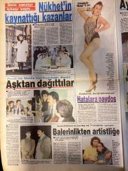 HAFTA SONU GAZETESİ DOĞUM GÜNÜ HEDİYESİ  ( Turkish Newspaper ) -17 ŞUBAT 1989  - TAM TAKIM 8 SAYFADIR -İbrahim Tatlıses-Çiğdem Akın-Ercan Akın-Levent Kırca-İzzet Altınmeşe-Emel Sayın-Ajda Pekkan-Nazan Şoray-Sedef Bozol-Aydemir Akbaş-Ayşe Egesoy-Semiha Yankı-Nükhet Duru-Ferdi Tayfur-Necla Nazır-Hüner Coşkuner-Selçuk Yula-Gökben-Atik Serpil Benay-Tanju Çolak-Dalma Güler Engin-Gürur Cemal-Zümrüt Ortadoğu-Necati Tokyay Sosyete İbo skandalı-Her şey bu kırmızı gül ile başladı-Türkücünün kasetlerini satmıştı-Bacı lafını ağzından düşürmeyen türkücüye ne diyeceğiz-Hayırlı doğum günü-Atını seven Adanalı kovboy-Aslan kovboy-Evliler gözde-Emel Ajda’nın oyununu bozdu-Yürekte hoplatanlar-Nerdesiniz milyonluk yıldızlar-Nazan büyük jüri önünde-Sarışın dilberin yeni sevgilisi-Aydemir Ayşe’yle oynuyor-Az daha bacaksız kalıyordu-İsrail’de neler çektim neler-Nükhet’in kaynattığı kazanlar-Aşktan dağıttılar-Hatalara paydos-Balerinlikten artistliğe-Rezaleti yakaladık-Olay kadının sevgilisi hapiste-Tanju’nun