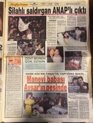 HAFTA SONU GAZETESİ DOĞUM GÜNÜ HEDİYESİ  ( Turkish Newspaper ) - 20 EKİM 1989  - TAM TAKIM 8 SAYFADIR -Asım Ekren-Harika Avcı-Hacı Tepe-Bülent Ersoy-Sibel Can-Yeliz Ayhan-Ahu Tuğba-Tanju Çolak-Hülya Avşar-Zeki Müren-Hasbi Ağa-Ajda Pekkan-Gönül Öner-Leman Sam Asım’ın kanlı gecesi-Bülent’i vuran ANAP’lı fedai-Bu kaçamak çok pahalıya patlayabilirdi-Sibel’in can katan dekolteleri-Damat 5 Yeliz 2-Ahu’ya geçmişin ağır faturası-Silahlı saldırgan ANAP’lı çıktı-Manevi babası Avşar’ın peşinde-Ajda’lı gecelerin tadı başka-Beni kızım yaşattı-Kayahan-İpek Tüter-Rutkay Aziz-Serap Aksoy-Efe Çağlayan-Sadettin Erbil-Serpil Çakmaklı-Tarık Akan-Nazan Şoray-Levent Kırca Kayahan’ı çarpan güzel-Yasaksız çift-Efe’nin erkekli alemi-Taze para çapkını-Kireçlenme eklem ağrısıyla geliyor-Hanımlar için çok çok özel-İyice sırtakilendik-Ağlatan ayrılık-7 yıl sonra ateşlenen aşk-TRT’den Kırca’ya rest-Her şey bu sahne yüzünden Hafta Sonu