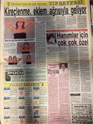 HAFTA SONU GAZETESİ DOĞUM GÜNÜ HEDİYESİ  ( Turkish Newspaper ) - 20 EKİM 1989  - TAM TAKIM 8 SAYFADIR -Asım Ekren-Harika Avcı-Hacı Tepe-Bülent Ersoy-Sibel Can-Yeliz Ayhan-Ahu Tuğba-Tanju Çolak-Hülya Avşar-Zeki Müren-Hasbi Ağa-Ajda Pekkan-Gönül Öner-Leman Sam Asım’ın kanlı gecesi-Bülent’i vuran ANAP’lı fedai-Bu kaçamak çok pahalıya patlayabilirdi-Sibel’in can katan dekolteleri-Damat 5 Yeliz 2-Ahu’ya geçmişin ağır faturası-Silahlı saldırgan ANAP’lı çıktı-Manevi babası Avşar’ın peşinde-Ajda’lı gecelerin tadı başka-Beni kızım yaşattı-Kayahan-İpek Tüter-Rutkay Aziz-Serap Aksoy-Efe Çağlayan-Sadettin Erbil-Serpil Çakmaklı-Tarık Akan-Nazan Şoray-Levent Kırca Kayahan’ı çarpan güzel-Yasaksız çift-Efe’nin erkekli alemi-Taze para çapkını-Kireçlenme eklem ağrısıyla geliyor-Hanımlar için çok çok özel-İyice sırtakilendik-Ağlatan ayrılık-7 yıl sonra ateşlenen aşk-TRT’den Kırca’ya rest-Her şey bu sahne yüzünden Hafta Sonu