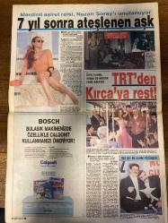 HAFTA SONU GAZETESİ DOĞUM GÜNÜ HEDİYESİ  ( Turkish Newspaper ) - 20 EKİM 1989  - TAM TAKIM 8 SAYFADIR -Asım Ekren-Harika Avcı-Hacı Tepe-Bülent Ersoy-Sibel Can-Yeliz Ayhan-Ahu Tuğba-Tanju Çolak-Hülya Avşar-Zeki Müren-Hasbi Ağa-Ajda Pekkan-Gönül Öner-Leman Sam Asım’ın kanlı gecesi-Bülent’i vuran ANAP’lı fedai-Bu kaçamak çok pahalıya patlayabilirdi-Sibel’in can katan dekolteleri-Damat 5 Yeliz 2-Ahu’ya geçmişin ağır faturası-Silahlı saldırgan ANAP’lı çıktı-Manevi babası Avşar’ın peşinde-Ajda’lı gecelerin tadı başka-Beni kızım yaşattı-Kayahan-İpek Tüter-Rutkay Aziz-Serap Aksoy-Efe Çağlayan-Sadettin Erbil-Serpil Çakmaklı-Tarık Akan-Nazan Şoray-Levent Kırca Kayahan’ı çarpan güzel-Yasaksız çift-Efe’nin erkekli alemi-Taze para çapkını-Kireçlenme eklem ağrısıyla geliyor-Hanımlar için çok çok özel-İyice sırtakilendik-Ağlatan ayrılık-7 yıl sonra ateşlenen aşk-TRT’den Kırca’ya rest-Her şey bu sahne yüzünden Hafta Sonu