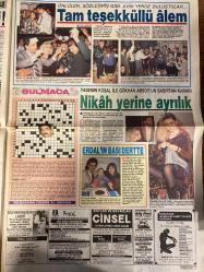 HAFTA SONU GAZETESİ DOĞUM GÜNÜ HEDİYESİ  ( Turkish Newspaper ) - 28 ŞUBAT 1992  - TAM TAKIM 8 SAYFADIR -Tansu Çiller-İbrahim Tatlıses-Hülya Avşar-Gül Ergi-Ümit Aslan-Özlem Savaş-Ülkü Erakalın-Cem Özer-Bülent Ersoy-Burhan Ayeri-Müjgan Suzan-Princess Bruno-Güngör Bayrak-Papatya Zengin-İsmail Bey-Müjgan Arseven Tansu Çiller’e tele-tezgah-Yasak aşk gündemde-Hülya’lı show başka bir alem-Biz bize ödün yok-Çapkın beylere eşlerinden hediye-Şaka dediğin-Silikonlarda kundura-Rekora gidiyor-Pavarotti’nin has taklidi-Beni Demirel’in bakanı vurdurdu-45’lik dulun liseli erkeği-Çılgın sonbahara dikkat-Ahmet Özal’ı eleştirdik tiyatromuz kapatıldı-Yarsayalım aşk-Son söz Papatya’nın-Lady’nin yuvasında dul tehlike-Sessiz sedasız yıldönümü-Nazan Şoray-Ayşen Arman-Yasemin Koşal-Gökhan Arsoy-Erdal Çelik-Nazmi Şenel-Bülent Ersoy-Deniz Pulaş-Erdinç Akbaş-Ayşe Mine-Müjgan Suzan-Yeşim Tuna-Mühtesem Nejad Tam teşekküllü alem-Nikah yerine ayrılık-Erdal’ın başı dertte-Mazide kalan aşk-Politikalı geceler-Bülent’e ş