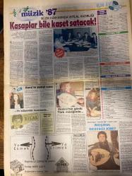 HAFTA SONU GAZETESİ DOĞUM GÜNÜ HEDİYESİ  ( Turkish Newspaper ) - 12 HAZİRAN 1987  - TAM TAKIM 8 SAYFADIR -Basile Zafiropoulos-Hümeyra-Serpil Örümcer-Gül Erdal-Huri Sapan-Asım Ekren-Zuhal Aktan-Aydın Balcı-Ayla Begüm-Füsun Ercüment-Robert Kasel-Nesrin Capa-Etmet Çarkkılıç-Yeşim Koşuklu-Dursun Genç-Mustafa Gerçekler-Özden Gencer-Esin Oflaz-Gazan Özoğul-Ünal Sözen-Atila Koçak-Osman Güneş-Aytuğ Kocak-Filiz Özsoy-Hülya Başar-Tülin Olgaç-Selvin Olgaç-Doğan Sofracıoğlu-Keriman Sofracıoğlu-Emine Yenerkurt-İnci Aşkan-Ferdoğan Aşkan-Avni Aşkan-Hayri Asyon-Gönül Çağla-İlhan Çetin-Seval Türkmen-Hamide Aslan-Hamiyet Kaya Milli mankenlerimizi Yunanistan’da bir sapığa emanet ettiler-Örtbas edilemeyen skandal-Yüzer Otel’de şenlik var-Serpil ve muzır İngilizler-Neşe de mavi mavi-Bodrum’da neşeli geceler-Balcı’ya bal gibi gelin-Vural Arıkan-Mehmet Ali Birand-Mehmet Aslantuğ-Sema Aslan-Melda Kurtoğlu-Ecla Kurtoğlu-Dilek Marsıoğlu-Nuri Alço-Bahadır Balık-Çiğdem Kaynak-Suat Miraboğlu-Esra Arızoğlu-Ayşe Arı