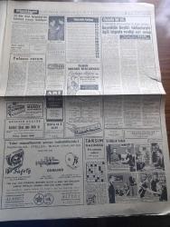 Hürriyet Gazetesi - Türkish Newspaper - 16 Ekim 1960 - köpek davası müdafaaya kaldı - Celal Bayar dün üçüncü defa Yüksek Adalet Divanı'nın huzuruna çıkmıştır Fotoğrafı - Yüksek Adalet Divanı İddaa makamının en büyük başı Altay Ömer Egesel fotoğraf - Yüksek Adalet Divanı başkanı Salim Başol fotoğraf - resimde fotoğrafçılara adeta poz veren dava konusu Bastı giyinik halde görülüyor - Nedim Ökmen'in cevabı olamaz diyemedim - Gazi çiftliği müdürü Tarık Rona 200 damızlık koyunu satarak köpeği almak mecburiyetinde kaldığını açıkladı - başsavcı itham ediyor Celal Bayar İstiklal harbinde Galip hoca hüviyetiyle köye olan Şükran borcunu ödemek için bir tazıya tenezzül etmiştir - Dolmabahçe camii'ndeki milli birlik komitesi irtibat bürosu yasak bölge ilan edildi fotoğraf - Celal Bayar'ın kızı Nilüfer Gürsoy babanız Adnan Menderesle dargın mıydı sorusuna bu sualinizi duymamış olayım dedi - başvekil Adnan Menderes'in geyikli hadiseleri ile ilgili telgrafa verdiği cevap - Köy enstitüsü mezunları
