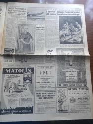 Hürriyet Gazetesi - Turkish Newspaper - 19 Mayıs 1960 - Büyük Atatürk'ün Samsuna ayak basışının 41. Yıldönümü - 19 Mayıs bayramı münasebeti ile örfi idare komutanlığı mutat donatım ve tenvirata izin verdi - örfi idarenin tebliğiyle akşam gazetesi dün 20 gün için kapatıldı - kıbrıs'taki görüşmeler yine durdu makarios hala ayak diriyor - Adnan Menderes Demirköprü barajını hizmete açtı fotoğraf - Amerika çavuşun çarptığı Yarbay Osman Günay için açılan tazminat davası sona erdi - Yahya Kemal'in mezarı yapılacak - Elvis Presley'in saçlarını kestirmesi mesele oldu - Elizabeth Taylor Musevi dinine intisap ettiği için filmleri Mısır'da gösterilmeyecek fotoğraf - Allah çocukları unuttu yazan Oya Baydar Yazı Dizisi - Hürrem Sultan yazan Feridun Fazıl Tülbentçi Yazı Dizisi - Jules Verne'in dünyanın merkezine seyahat adlı eserinin filme alınması tamamlanıyor - Muhlis Sabahattin Saadet Güneş Pathe Plaklarında - Orhan Cinemre'nin çoktan beri beklenen ilk plakları Columbia'da -Feriköy Yverdon Sport