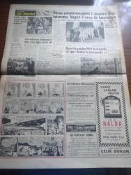 Hürriyet Gazetesi - Turkish Newspaper - 19 Mayıs 1960 - Büyük Atatürk'ün Samsuna ayak basışının 41. Yıldönümü - 19 Mayıs bayramı münasebeti ile örfi idare komutanlığı mutat donatım ve tenvirata izin verdi - örfi idarenin tebliğiyle akşam gazetesi dün 20 gün için kapatıldı - kıbrıs'taki görüşmeler yine durdu makarios hala ayak diriyor - Adnan Menderes Demirköprü barajını hizmete açtı fotoğraf - Amerika çavuşun çarptığı Yarbay Osman Günay için açılan tazminat davası sona erdi - Yahya Kemal'in mezarı yapılacak - Elvis Presley'in saçlarını kestirmesi mesele oldu - Elizabeth Taylor Musevi dinine intisap ettiği için filmleri Mısır'da gösterilmeyecek fotoğraf - Allah çocukları unuttu yazan Oya Baydar Yazı Dizisi - Hürrem Sultan yazan Feridun Fazıl Tülbentçi Yazı Dizisi - Jules Verne'in dünyanın merkezine seyahat adlı eserinin filme alınması tamamlanıyor - Muhlis Sabahattin Saadet Güneş Pathe Plaklarında - Orhan Cinemre'nin çoktan beri beklenen ilk plakları Columbia'da -Feriköy Yverdon Sport