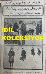 Osmanlıca Cumhuriyet Gazetesi, Orijinal Dönem Basım, (Ottoman Newspaper) - 17 Şubat 1927 - Sayı: 999 - Hicri: 15 Şaban 1345 - Karın Tahribatı: 15 Çatı Çöktü! Nüfusça Lehülhamd Zayiat Yoktur, Bin Beş Yüz Amele Caddelerde ve Sokaklarda Temizlik İle Meşguldür (Foto) Yukarıda: Karda Alışveriş - Aşağıda: Karda Mektep Çocukları - Amerika İle Münasebat-ı Siyasiyenin İadesi. Lozan Muahedesi Esasatı Dahilinde, Mektup Teati Edilecek ve Tarafeyn Mütekabilen Sefirler Gönderecektir - Yeni Bursa Meclisinde Azanın Ekserisi Türktür. Yeni İntihap Edilen Meclis-i İdare Martın Yedinci Gününden İtibaren Vazifeye Başlayacaktır - Türk-Yunan İtilafnamesi, Yunan Meclis-i Dün Gece Müzakeresine Başladı - Görüştüler Mi? Musolini İle Alman Hariciye Nazırının Gizlice Bir Mülakat Yaptıkları Söyleniyor - Gazi Paşa ve Ticaret Odası Heyeti: Ticaret Odaları Umumi Kongresinin Hürmet ve Tazimatını Gazi Paşa Hazretlerine Arza Memur Kongre Heyeti Ticaret Vekili Rahmi Bey'in Riyasetinde Olarak Bugün Kabul Edilecek