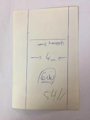 TÜRK HALK MÜZİĞİ SANATÇISI YILDIRAY ÇINAR'IN ORİJİNAL FOTOĞRAFI - 18 x 12 cm EBADINDA - YILDIRAY ÇINAR PARMAĞINDAKİ TAŞLI YÜZÜĞÜ GÖSTERİRKEN ÇEKİLMİŞ BİR KARE