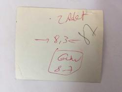 TÜRK HALK MÜZİĞİ SANATÇISI YILDIRAY ÇINAR'IN ORİJİNAL 2'Lİ FOTOĞRAF SETİ - 12 x 9 cm ve 10,5 x 9 cm EBADINDA - YILDIRAY ÇINAR VATANİ GÖREVLERİNİ YAPMAK İÇİN İSTANBUL-ERZURUM TRENİNE BİNEN ASKERLERİN YANINA GELİP İSTASYONDA SAZ ÇALIP TÜRKÜ SÖYLEYEREK ONLARI YOLCU EDERKEN ÇEKİLMİŞ 2 FARKLI HATIRA FOTOĞRAFI