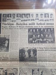 Hürriyet Gazetesi - Turkish Newspaper - 8 Aralık 1957 - Atina'ya göre İstanbul rumları baskı altında - polislere vitamin hapları verilmesine başlanmıştır fotoğraf - uçak biletleri ile döviz kaçakçılığı - Mebuslara maaş kesmek cezası - defileli çay fotoğraf - Kıbrıs'ta 3 Türk'ün öldürüldüğü cinayet kapatılmak isteniyor - daktilo ve sekreter kursları kış devresi mezunları fotoğraf - Robert kolej üniversite mi oluyor - Terkos'ta arıza şehre su nöbetle verilecek - Tepebaşı'nda yapılacak yeraltı garajı maketi - Mardin ve Nusaybin'de Petrol sondajı başlıyor - Torik akını her gün biraz daha artarak devam ediyor - Lale filmin sayın sinema severlere yeni yıl hediyesi işte altın liste - Türkiye Belçika Milli Futbol Maçı fotoğraf - bugünkü milli maç için takım kaptanı Turgay Şeren ve Lefter Küçükandonyadis ne dediler - Galatasaray Vasteras takımıyla çarşamba günü karşılaşıyor - Davis kupası'nda Amerika filipin'i yendi - Gökler hakimi Gordon karikatür - Fatoş Renkli Karikatür